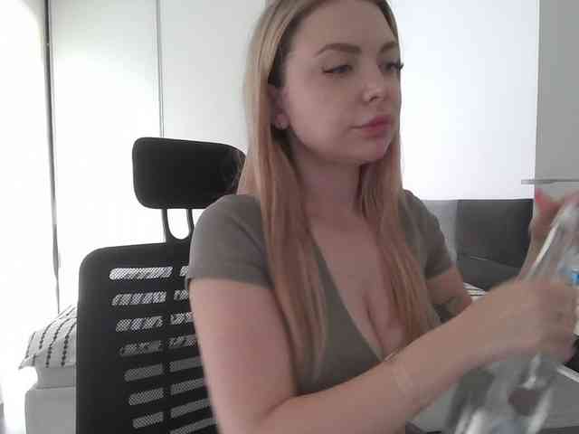Blondie8853 webcam