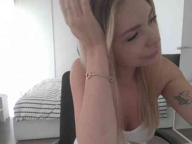 Blondie8853 webcam