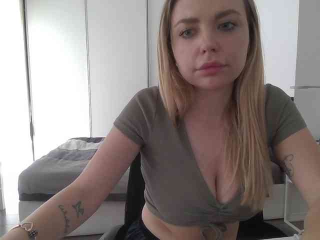Blondie8853 webcam
