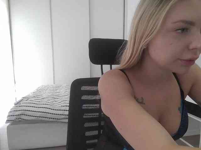 Blondie8853 webcam