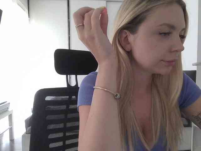Blondie8853 webcam