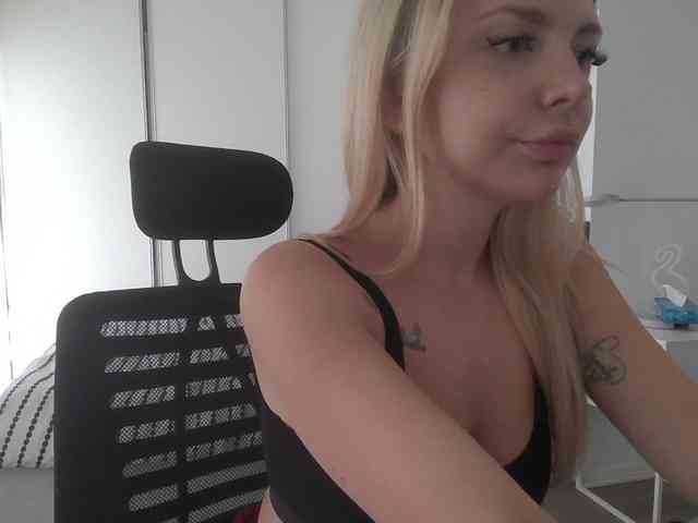 Blondie8853 Live Webcam on BongaCams