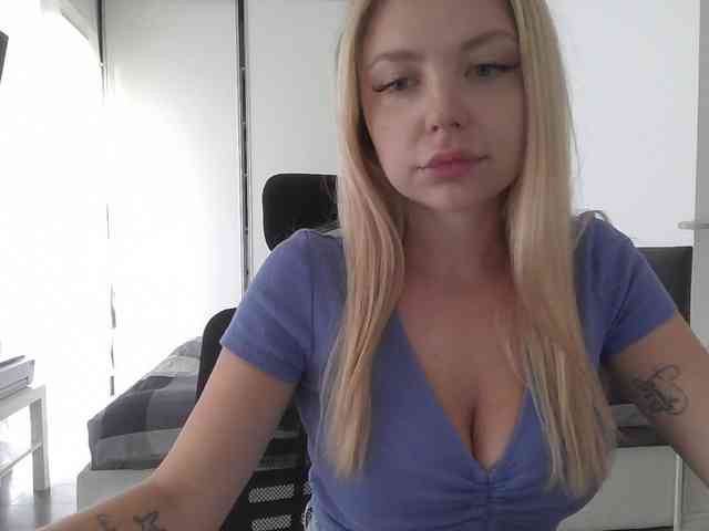 Blondie8853 webcam