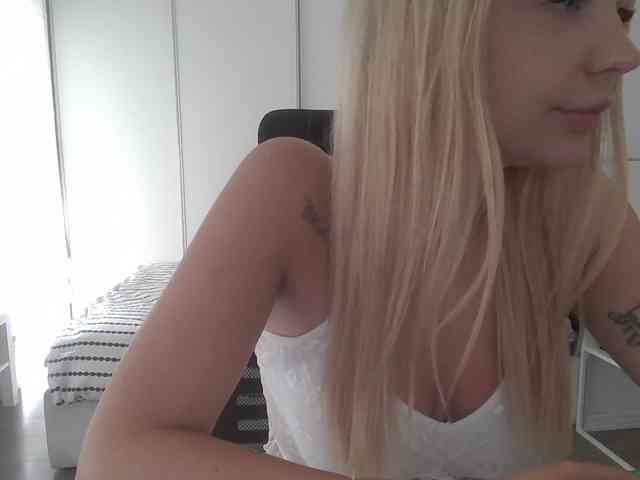 Blondie8853 webcam