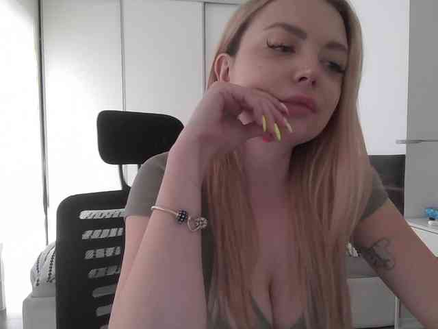 Blondie8853 webcam