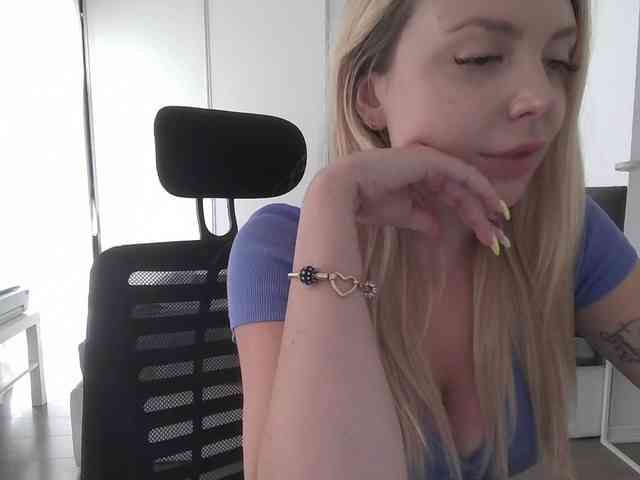 Blondie8853 webcam