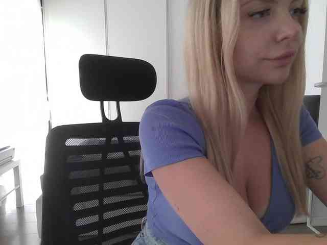 Blondie8853 webcam