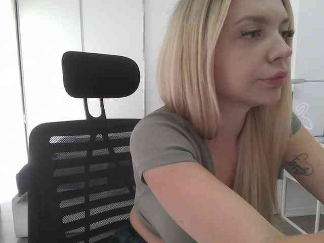 Blondie8853 webcam