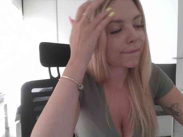 Blondie8853 webcam