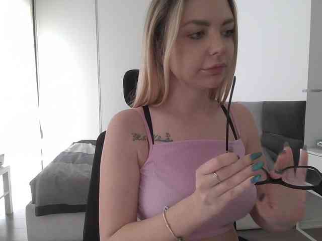 Blondie8853 webcam