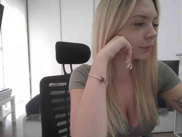 Blondie8853 webcam