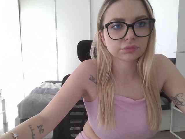 Blondie8853 webcam