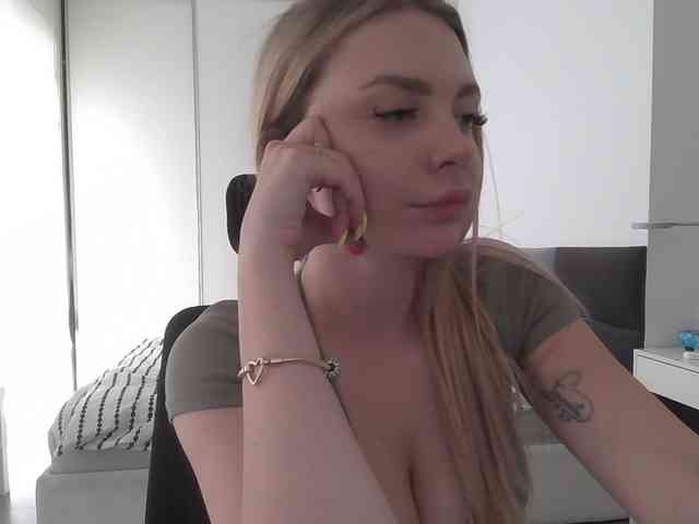 Blondie8853 webcam