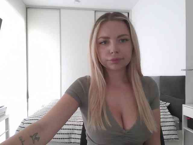 Blondie8853 Live Webcam on BongaCams