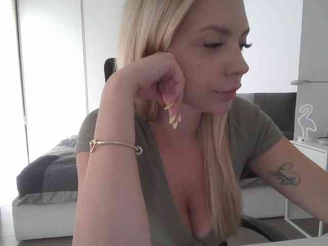 Blondie8853 webcam