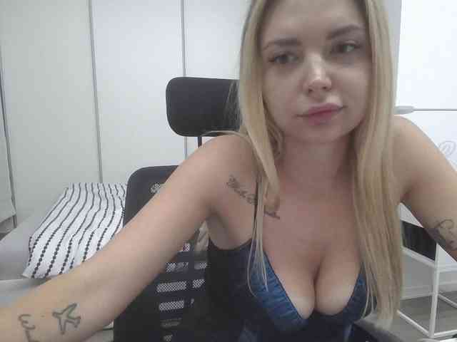 Blondie8853 webcam