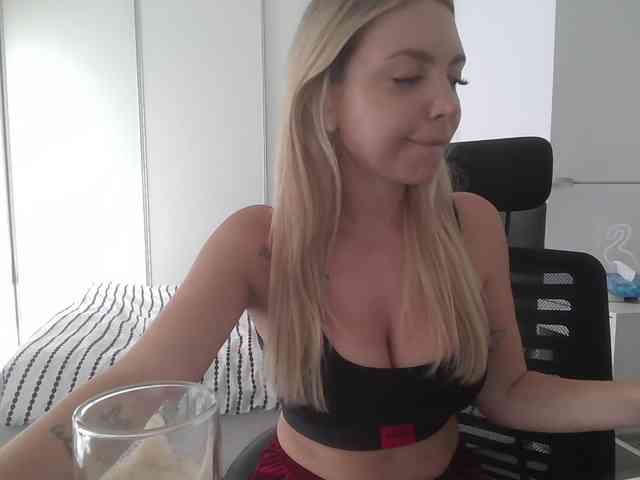 Blondie8853 webcam