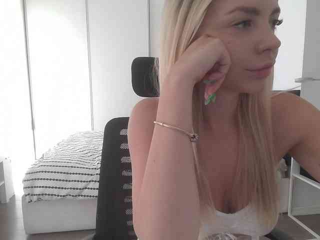 Blondie8853 webcam
