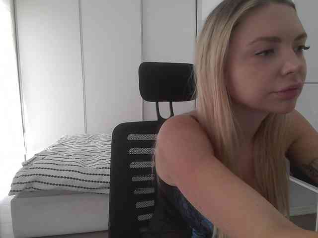 Blondie8853 webcam