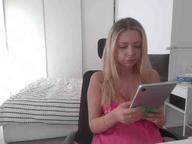 Blondie8853 webcam