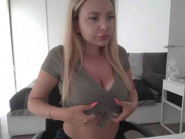 Blondie8853 webcam