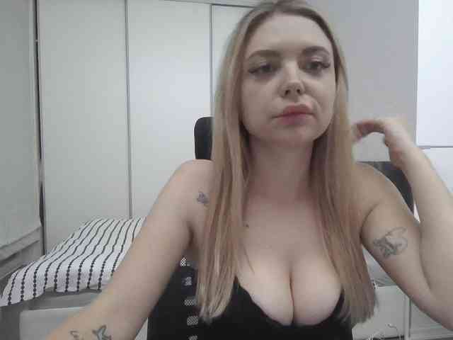 Blondie8853 webcam