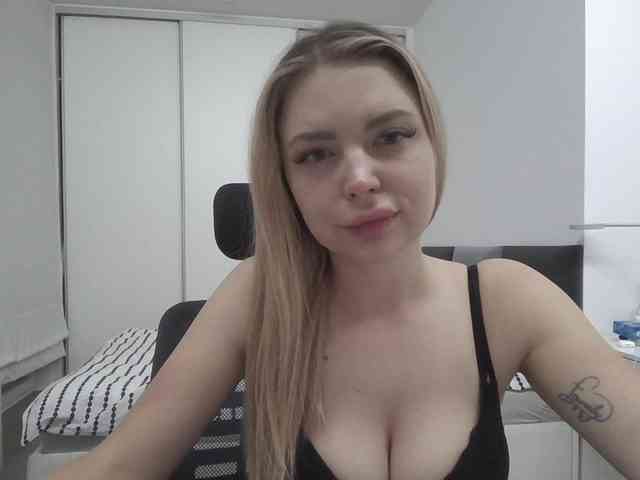 Blondie8853 webcam