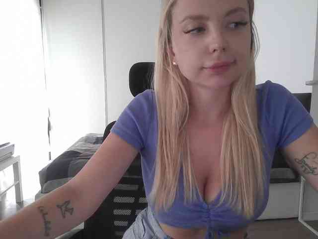 Blondie8853 webcam