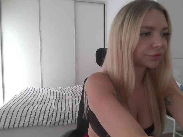 Blondie8853 webcam