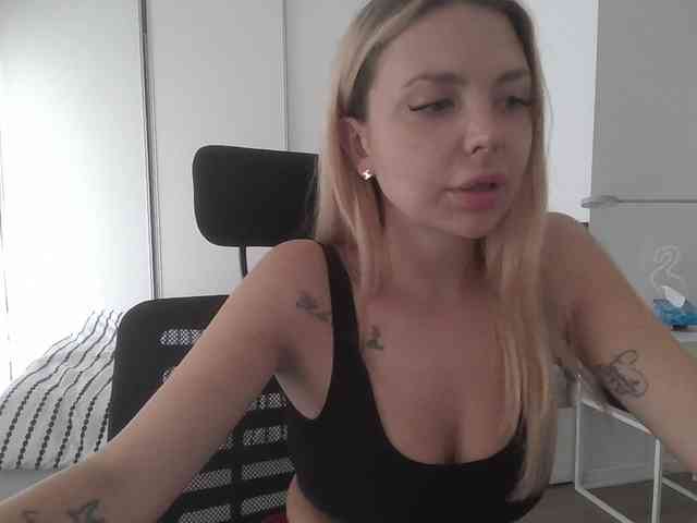 Blondie8853 webcam
