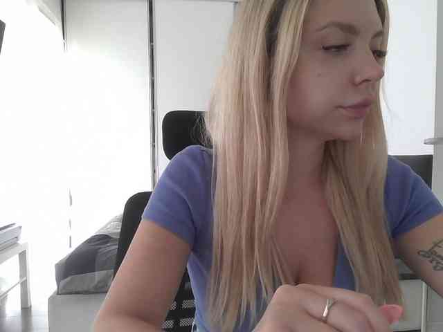 Blondie8853 webcam