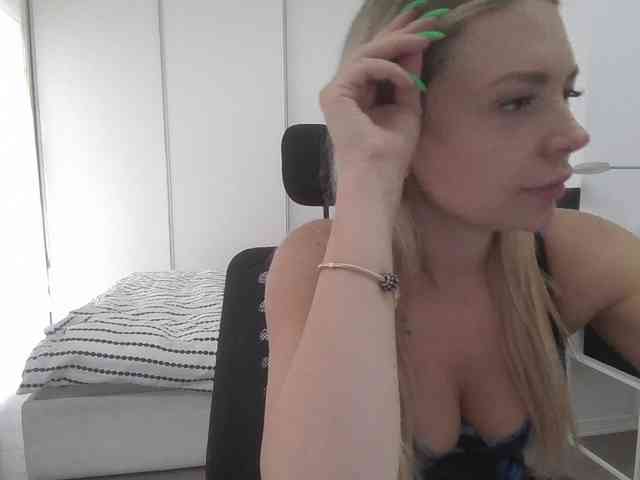 Blondie8853 webcam