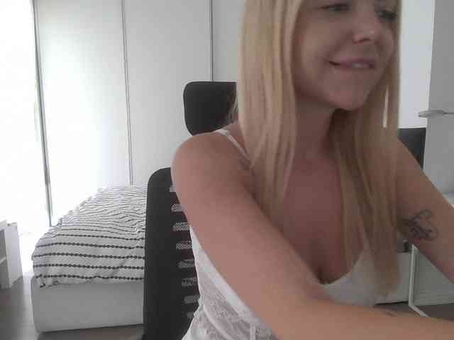 Blondie8853 webcam
