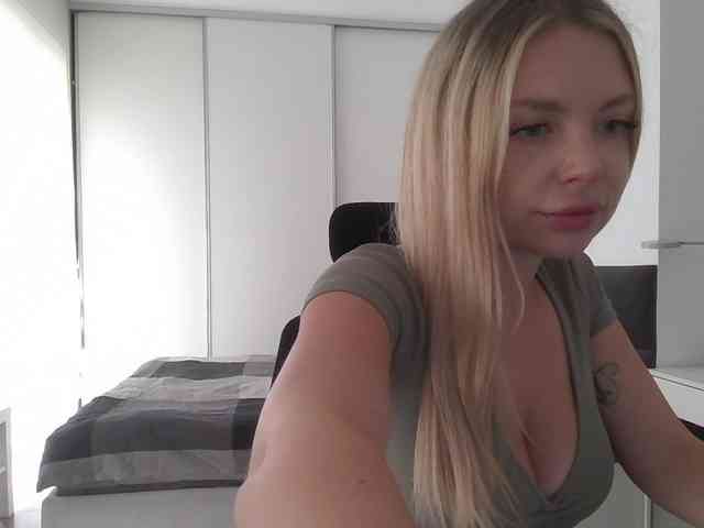 Blondie8853 webcam
