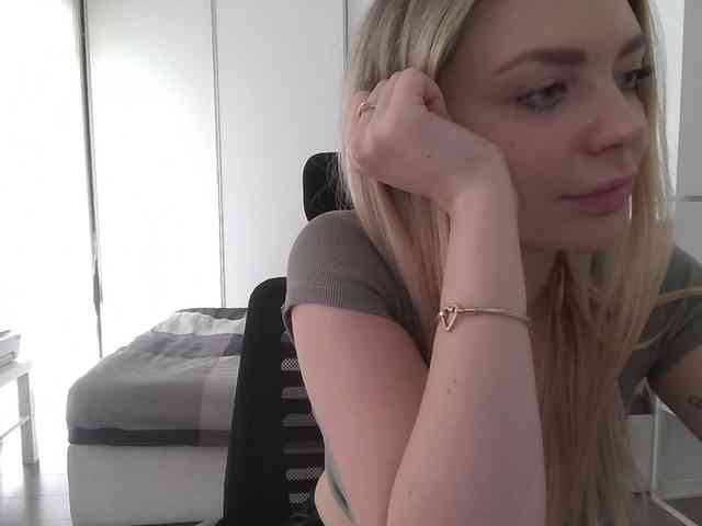 Blondie8853 webcam