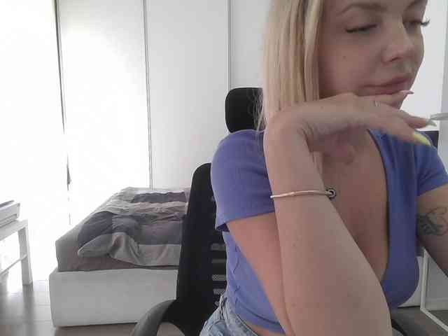 Blondie8853 webcam