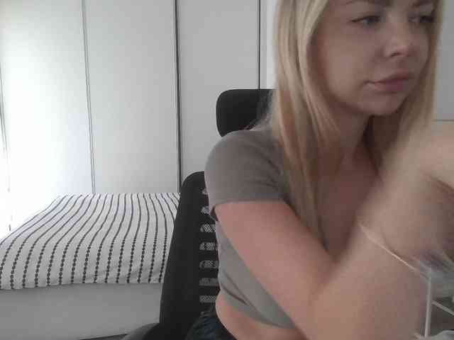 Blondie8853 webcam