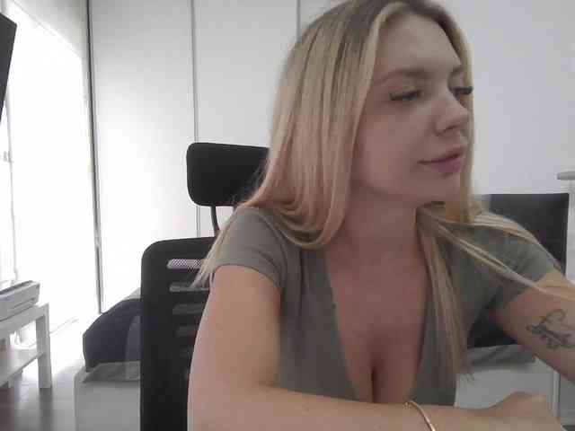 Blondie8853 webcam