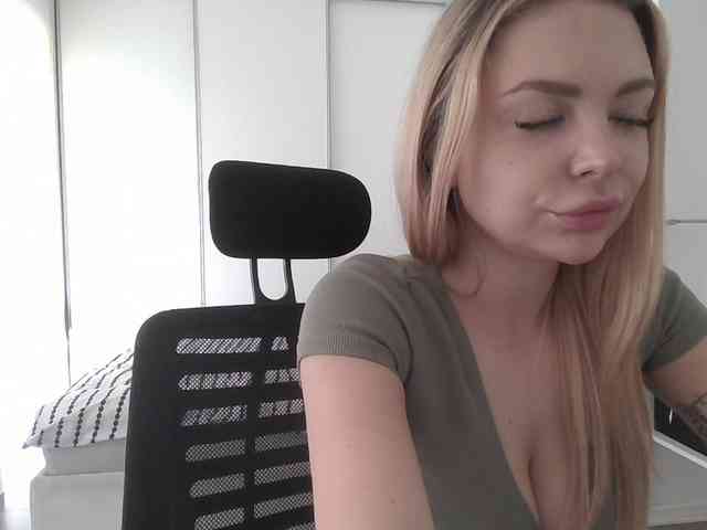 Blondie8853 webcam