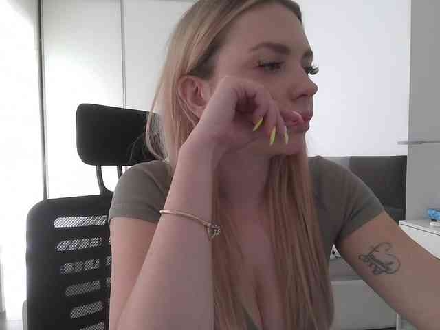 Blondie8853 webcam