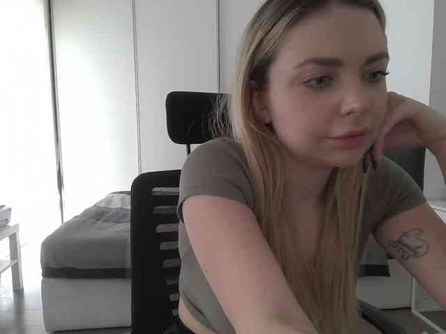Blondie8853 webcam