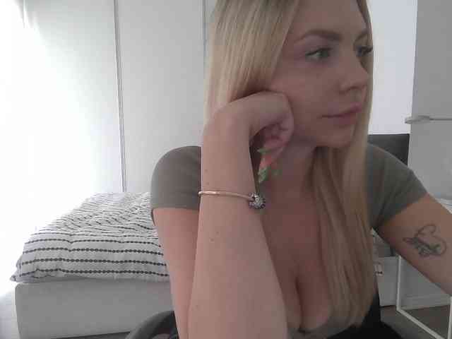Blondie8853 webcam