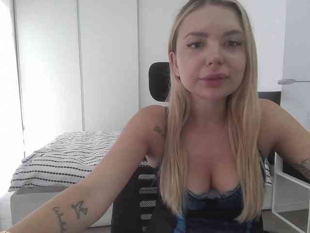 Blondie8853 webcam