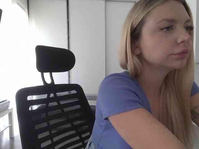 Blondie8853 webcam