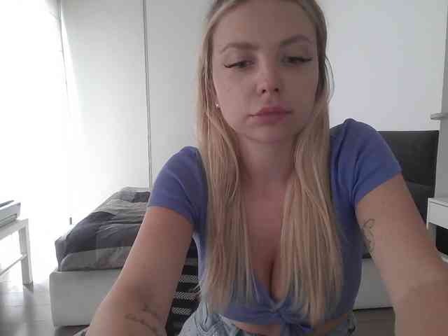 Blondie8853 webcam