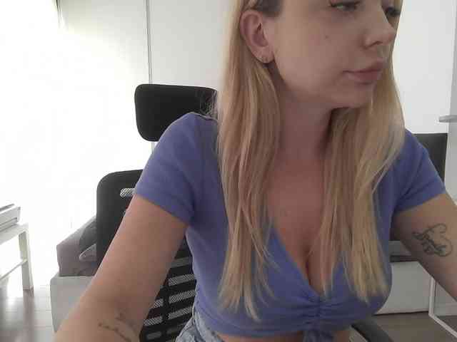 Blondie8853 Live Webcam on BongaCams