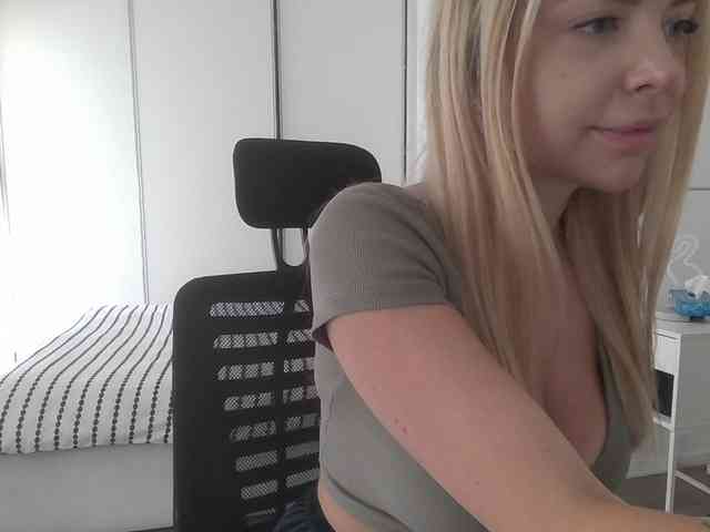 Blondie8853 webcam