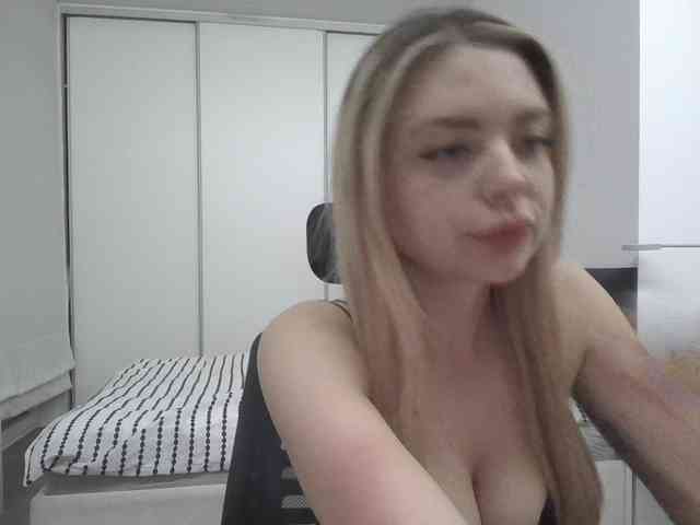 Blondie8853 webcam