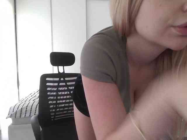 Blondie8853 webcam