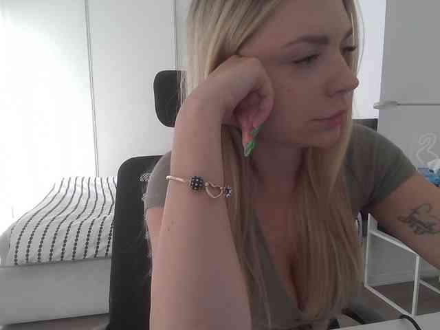 Blondie8853 webcam